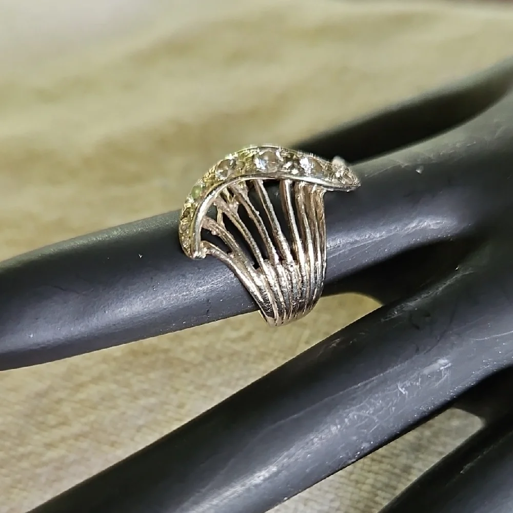 Swirl Unique Silver Women's Ring